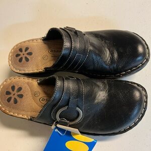 Dr. Scholl’s black clogs NWT